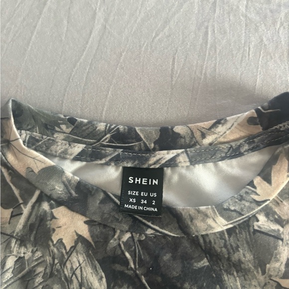 SHEIN EZwear Vintage Retro Street Camo Tight Cropped Tshirt XS - Picture 2 of 4